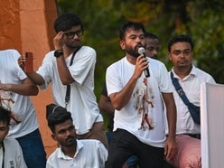কেন্দ্রীয় মন্ত্রীর বক্তব্য, নির্বাচন কমিশনারকে সরানোর দাবিতে আন্দোলন না করে বরং ছাত্রছাত্রীদের সমস্যা নিয়ে পথে নামা উচিত দলের। 