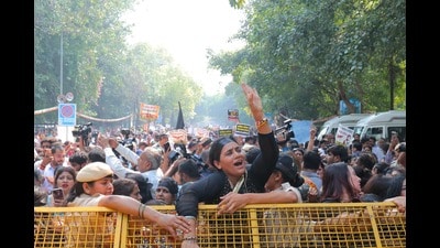 BJP Mahila Morcha workers protested near the Congress office, seeking expulsion of the Congress MP from his party. (HT Photo)