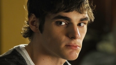 Breaking Bad star RJ Mitte dies at 34.