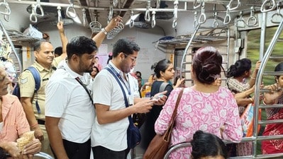 শিয়ালদা ডিভিশনে চারটি নয়া লোকাল ট্রেন চালু হয়ে যাচ্ছে। (ছবিটি প্রতীকী, সৌজন্যে Eastern Railways) শিয়ালদা ডিভিশনে চারটি নয়া লোকাল ট্রেন চালু হয়ে যাচ্ছে। (ছবিটি প্রতীকী, সৌজন্যে Eastern Railways)