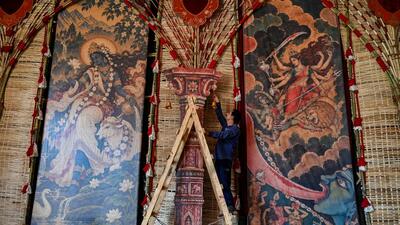 Mumbai, India, October 12, 2026 – Workers at the Bengal Club are constructing a 10,000-square-foot Durga Puja pandal at Shivaji Park. The club will celebrate its 91st Durga Puja from October 15 to 21, 2026. This year’s theme focuses on the Nepal disaster. Mumbai, India, October 12, 2026. (Photo by Raju Shinde/HT Photo) (Raju Shinde)