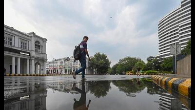 Safdarjung recorded a maximum temperature of 30.2 degrees Celsius on Monday (HT)