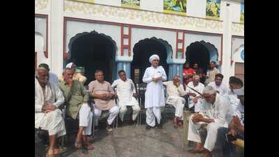 The villagers said that a seven-member coordination committee will lead the agitation, while a 31-member working committee has been formed to assign and manage different responsibilities. (HT Photo)