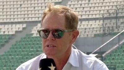 Shaun Pollock has advocated the use of pink ball in daytime Test matches. (X Images)