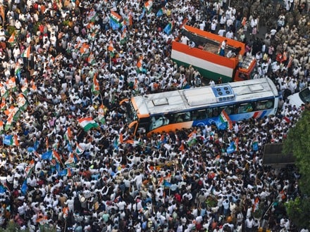 মুখ্য নির্বাচন কমিশনার জ্ঞানেশ কুমারের ইস্তফার দাবিতে বিক্ষোভ বিরোধীদের। (ছবি সৌজন্যে পিটিআই)