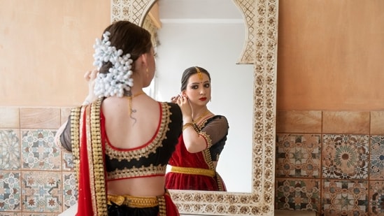 Makeup tips to ace your look for Garba makeup