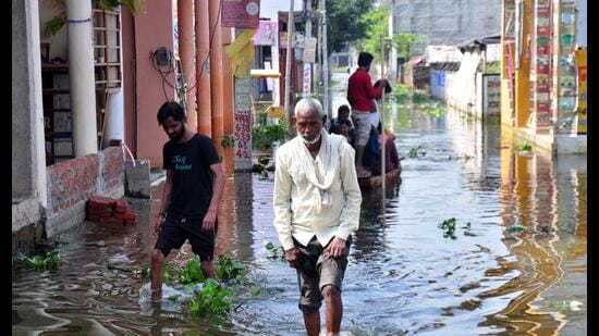 Floodwaters recede in Faizullaganj after several days, easing access to affected localities as relief distribution continues in Lucknow. (Deepak Gupta/HT)