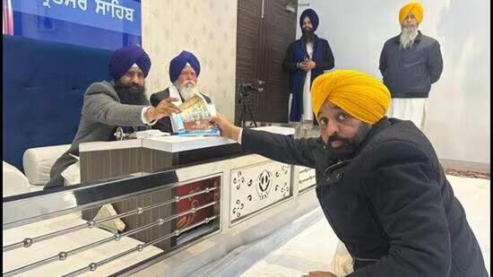 Punjab chief minister Bhagwant Mann appearing before Akal Takht acting jathedar Giani Kuldeep Singh Gargaj on January 16, 2026. Mann claimed the viral video is doctored and AI-generated. (HT file photo)