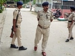 The deceased has been identified as Dilshad Ansari, son of Akhbar Ansari, a resident of Badhayi Tola, Auraiya, which falls under the Banuchhapar police station area in Bettiah.