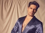 Sidharth Malhotra breaks his leg.
