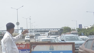 A traffic challan is a notice issued for a traffic violation, such as speeding, jumping a red light, or driving without the required documents. (Representative Image (Sakib Ali/HT))