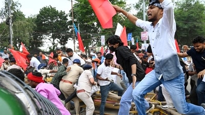 Protesters breach the security barricades during the All India Students' Association (AISA)- and Revolutionary Youth Association (RYA)-led Lok Bhawan March demanding the Chief Election Commissioner Gyanesh Kumar's resignation over alleged irregularities in electoral rolls, in Patna on Tuesday. (ANI) Protesters breach the security barricades during the All India Students' Association (AISA)- and Revolutionary Youth Association (RYA)-led Lok Bhawan March demanding the Chief Election Commissioner Gyanesh Kumar's resignation over alleged irregularities in electoral rolls, in Patna on Tuesday. (ANI)