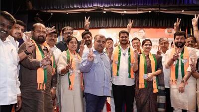 BJP Maharashtra chief Ravindra Chavan with party nominees Kaustubh Gawade and Smita Jadhav. Chief minister on Wednesday will campaign for BJP-Mahayuti candidates contesting the Pune division’s graduates and teachers’ constituencies of MLC. (HT)