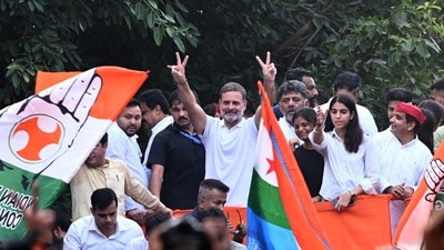 দিল্লিতে এসআইআর বিরোধী আন্দোলনের মধ্যেই সুপ্রিম কোর্টে সাময়িক স্বস্তি পেলেন রাহুল গান্ধী। (ছবি সৌজন্যে, অরবিন্দ যাদব/হিন্দুস্তান টাইমস) দিল্লিতে এসআইআর বিরোধী আন্দোলনের মধ্যেই সুপ্রিম কোর্টে সাময়িক স্বস্তি পেলেন রাহুল গান্ধী। (ছবি সৌজন্যে, অরবিন্দ যাদব/হিন্দুস্তান টাইমস)