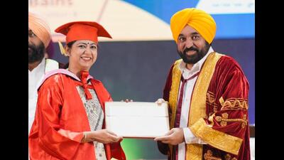 Mann conferred degrees and academic distinctions on 515 PhD scholars, postgraduate and undergraduate gold medallists at the convocation. (HT)