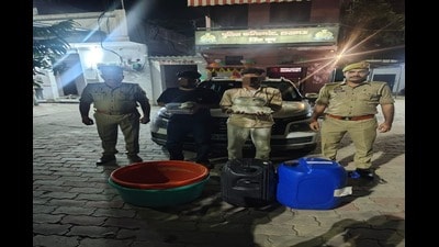 Men arrested with suspected raw material. (Sourced) Men arrested with suspected raw material. (Sourced)