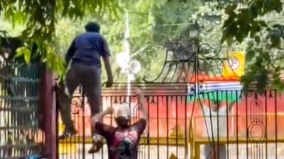 নিষেধাজ্ঞা উড়িয়ে যন্তর মন্তরে প্রবেশ সিজেপি নেতৃত্বের, ফের আটক আশুতোষ রাঙ্কা-সৌরভ দাসরা (@abhijeet_dipke)