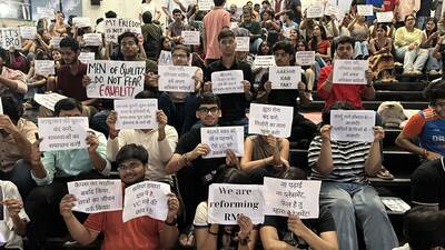 RMLNLU students stage protest on Tuesday in Lucknow (HT)