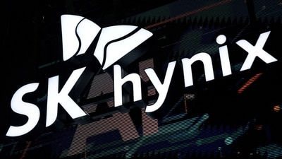 Micron, SK Hynix and Samsung shares fall as China’s CXMT sparks memory-chip competition fears. (REUTERS/Kim Hong-Ji/File Photo) (REUTERS)