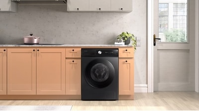 Samsung WW12DB8B54GBTL offers a 12kg capacity, AI-assisted washing, automatic detergent dosing and faster cycles. (Samsung) Samsung WW12DB8B54GBTL offers a 12kg capacity, AI-assisted washing, automatic detergent dosing and faster cycles. (Samsung)