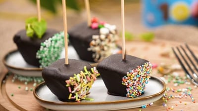 Ranveer Brar shares simple steps to make choco bar ice cream at home. 