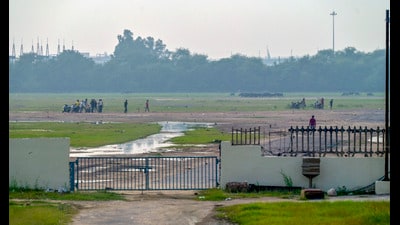 Spread across nearly 23 hectares, the Delhi Development Authority (DDA)-owned ground, also known as Nirankari Ground, was notified on Monday as an alternative protest site. (RAJ K RAJ /HT PHOTO) Spread across nearly 23 hectares, the Delhi Development Authority (DDA)-owned ground, also known as Nirankari Ground, was notified on Monday as an alternative protest site. (RAJ K RAJ /HT PHOTO)