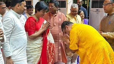 ‘বার বার আসুন, এই বাংলা আপনার!’ লেখিকার সামনে করজোরে মুখ্যমন্ত্রী, শুভেন্দুর সৌজন্যে মুগ্ধ তসলিমা! ‘বার বার আসুন, এই বাংলা আপনার!’ লেখিকার সামনে করজোরে মুখ্যমন্ত্রী, শুভেন্দুর সৌজন্যে মুগ্ধ তসলিমা!