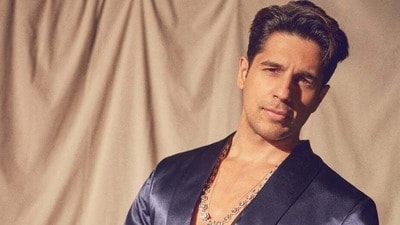 পায়ে গুরুতর চোট পেয়েছেন সিদ্ধার্থ