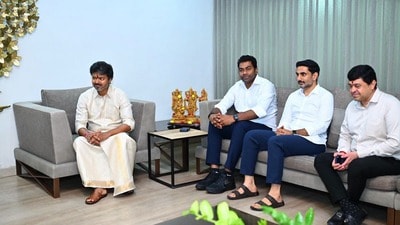 <p>అలాగే నదుల అనుసంధానంపై చంద్రబాబు, విజయ్ చర్చించారు. ఇప్పటికే దీనిపై కేంద్రంతో చర్చించినట్టుగా కూడా ఈ సమావేశంలో చర్చకు వచ్చింది.</p> <p>అలాగే నదుల అనుసంధానంపై చంద్రబాబు, విజయ్ చర్చించారు. ఇప్పటికే దీనిపై కేంద్రంతో చర్చించినట్టుగా కూడా ఈ సమావేశంలో చర్చకు వచ్చింది.</p>