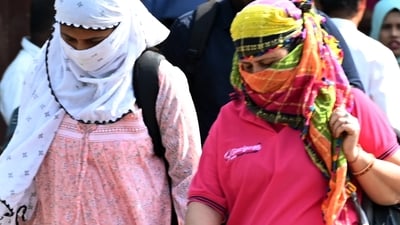 Monday’s maximum temperature was the second-highest recorded in October, after the all-time high of 38.6°C recorded on October 17, 2015. The Colaba observatory registered a maximum temperature of 36.5°C, which was 3.9 degrees above normal. (Representative Image/Bachchan Kumar/ HT PHOTO)
