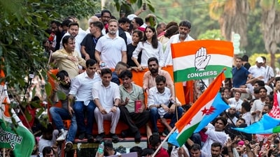 Karnataka Chief Minister DK Shivakumar, Congress leaders Rahul Gandhi, Imran Pratapgarhi and Deepender Singh Hooda, RJD leader Tejashwi Yadav, and others INDIA bloc leaders proceed in a bus towards the Supreme Court in Delhi on Monday. (PTI)