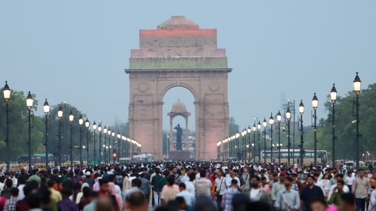 Delhi weather today: The city recorded an AQI of 83 on Monday, a significant improvement from 111 on Sunday, following early-morning showers that also brought temperatures down. 