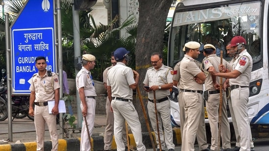 A view of the Delhi police deployed near Gurudwara Bangla Sahib at Connaught Place, in New Delhi on Sunday. (Naveen sharma)