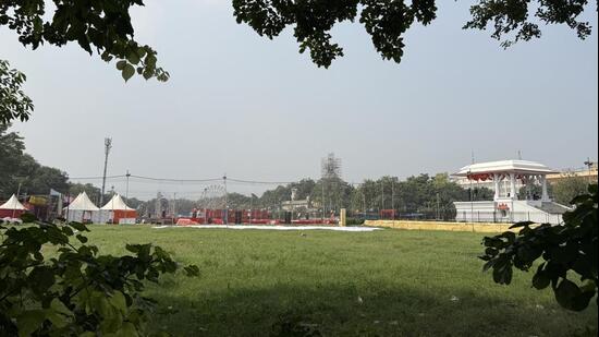 Every year at this time, the maidan hosts both Ramlila and a mela at night. This Tuesday afternoon, a Ferris wheel rises behind red cloth enclosures. (HT Photo)