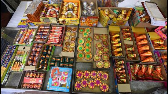 In October 2025, the court allowed green crackers in Delhi-NCR for three days, within fixed hours. Conventional firecrackers were sold openly beside boxes stamped “green” with no certification behind them, licensed makers sold the QR codes meant to vouch for genuine products, and Delhi had no laboratory to test any of it. (HT Archive)