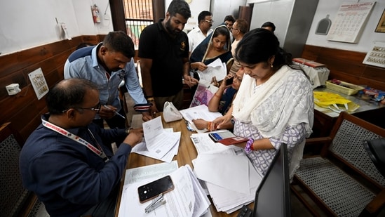 The drive follows ECI instructions issued on October 1 to enrol eligible electors who were left out. (Ishant Chauhan/HT)