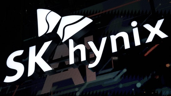 Micron, SK Hynix and Samsung shares fall as China’s CXMT sparks memory-chip competition fears. (REUTERS/Kim Hong-Ji/File Photo)