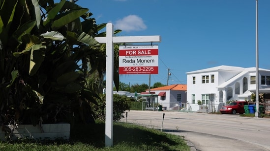 US home sales rise as record prices and high mortgage rates worsen housing affordability. (Photo by JOE RAEDLE / GETTY IMAGES NORTH AMERICA / Getty Images via AFP) (Getty Images via AFP)