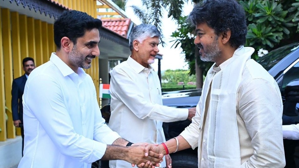<p>అనంతరం మంత్రులు నారాయణ, నిమ్మల రామానాయుడు, ఎంపీ మాగుంట శ్రీనివాసరెడ్డిలను విజయ్‌కి చంద్రబాబు పరిచయం చేశారు.</p>