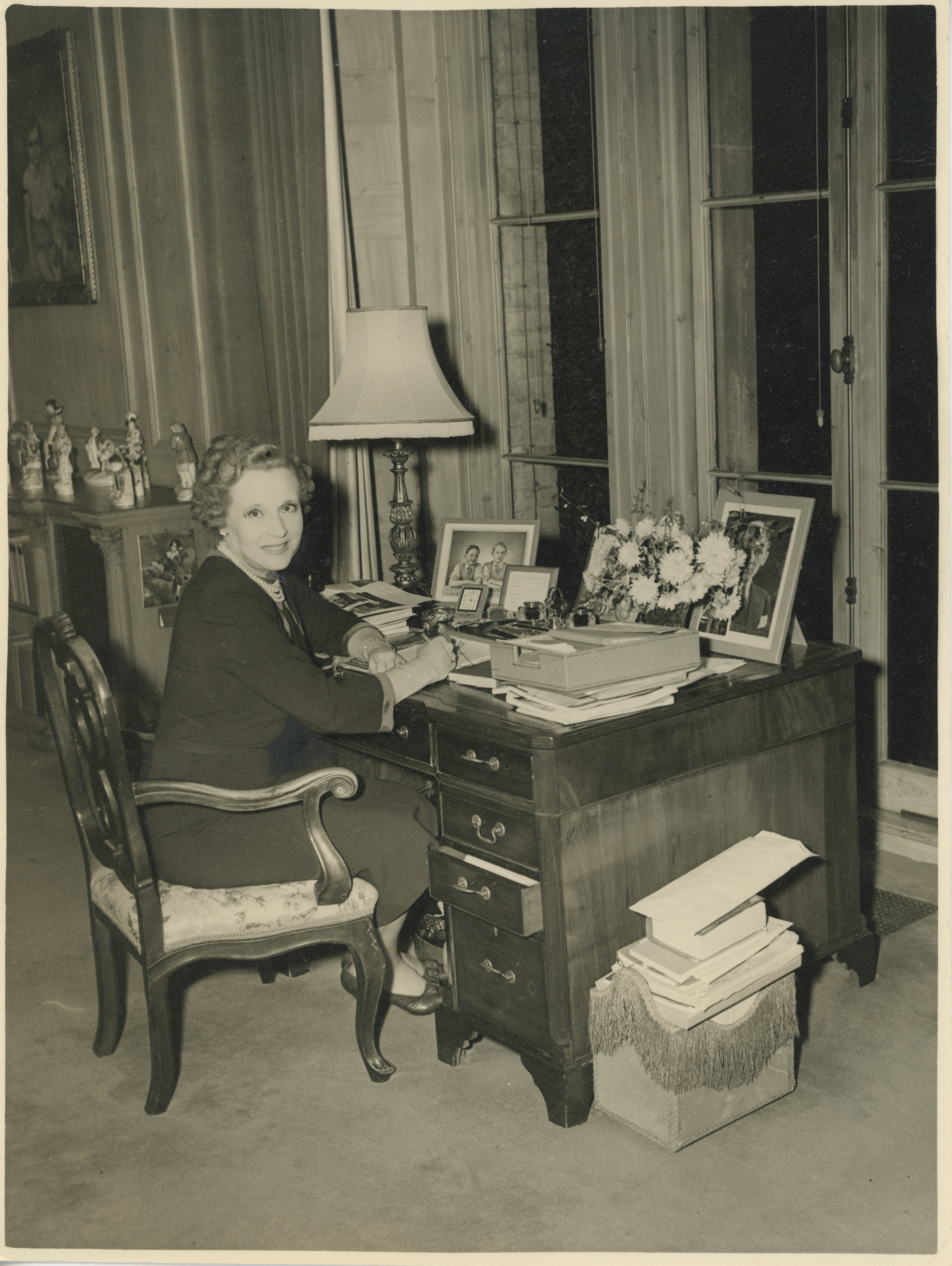 Barbara Cartland at work (Shared by Jonathan Miller) Barbara Cartland at work (Shared by Jonathan Miller)