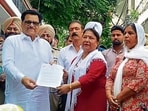 Anganwadi workers submitting a memorandum to MLA Madan Lal Bagga in Ludhiana on Wednesday. (HT)