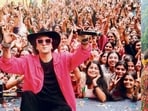 Videos and pics of DJ Sumit Sethi performing at Indraprastha College for Women went viral on DU pages. 