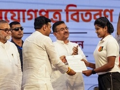 বিভিন্ন সরকারি দফতরে আরও ৪৫,১৮৫টি শূন্যপদ তৈরি করল পশ্চিমবঙ্গ সরকার। (ছবি সৌজন্যে পিটিআই)