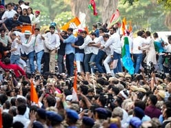ভোটার তালিকা সংশোধন বা এসআইআর প্রক্রিয়া নিয়ে নির্বাচন কমিশনের বিরুদ্ধে বিরোধীদের আন্দোলন ঘিরে উত্তপ্ত রাজধানী।