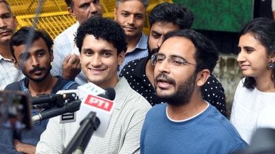 সৌরভ দাস, আশুতোষ রাঙ্কা এবং অজিঙ্ক্য শিন্ডেকে আটক করেছে দিল্লি পুলিশ। (Neeraj kohli) সৌরভ দাস, আশুতোষ রাঙ্কা এবং অজিঙ্ক্য শিন্ডেকে আটক করেছে দিল্লি পুলিশ। (Neeraj kohli)