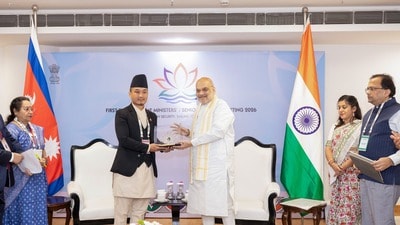 মঙ্গলবার নয়াদিল্লিতে কেন্দ্রীয় স্বরাষ্ট্রমন্ত্রী অমিত শাহের সঙ্গে বৈঠক করলেন নেপালের স্বরাষ্ট্রমন্ত্রী সুধন গুরুং। (@AmitShah X)