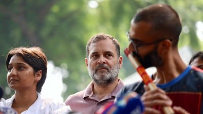 প্রতিবাদের ভিন্ন সুর শোনালেন ছাত্র, পুলিশি ‘নির্যাতন’ নিয়ে সরব রাহুল গান্ধী (AICC) প্রতিবাদের ভিন্ন সুর শোনালেন ছাত্র, পুলিশি ‘নির্যাতন’ নিয়ে সরব রাহুল গান্ধী (AICC)