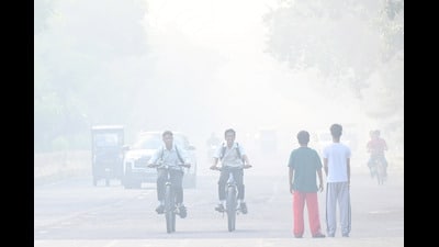 According to the Central Pollution Control Board (CPCB), Noida recorded an Air Quality Index of 201 (poor) on Wednesday, down from 238 on Tuesday. (HT Photo) According to the Central Pollution Control Board (CPCB), Noida recorded an Air Quality Index of 201 (poor) on Wednesday, down from 238 on Tuesday. (HT Photo)