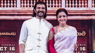 నా హేటర్స్కు చెప్పేది అదే- రష్మికను చూస్తే గర్వంగా ఉంది- చరిత్రలోని చీకటి అధ్యాయం: విజయ్ దేవరకొండ (x/MythriOfficial) నా హేటర్స్కు చెప్పేది అదే- రష్మికను చూస్తే గర్వంగా ఉంది- చరిత్రలోని చీకటి అధ్యాయం: విజయ్ దేవరకొండ (x/MythriOfficial)