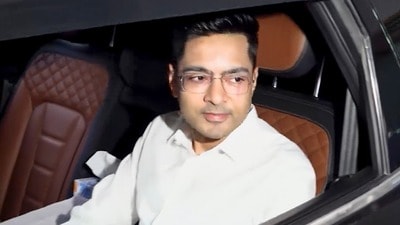 বিলবোর্ড-কাণ্ডে অবশেষে থানায় অভিষেক, ৪৮ ঘণ্টা সময় চেয়ে সোমবার এড়িয়েছিলেন হাজিরা (PTI) বিলবোর্ড-কাণ্ডে অবশেষে থানায় অভিষেক, ৪৮ ঘণ্টা সময় চেয়ে সোমবার এড়িয়েছিলেন হাজিরা (PTI)